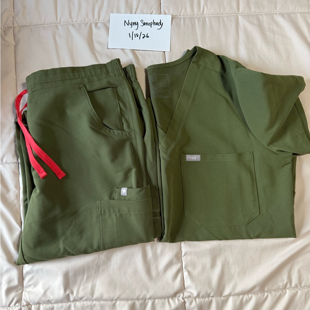 FIGS Scrub Set Olive Green